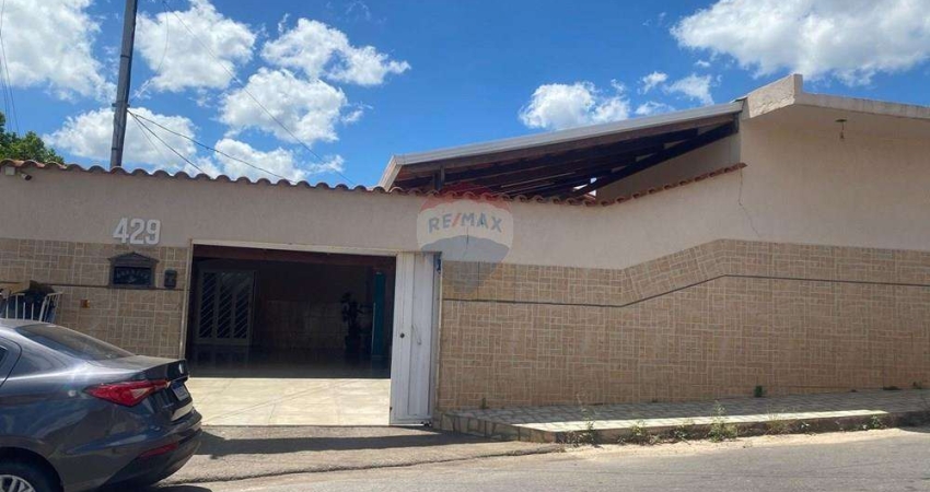 Linda Casa de 3 quartos e 6 vagas à Venda no Município de Ibirité, Região Metropolitana de BH
