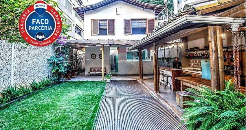 Casa com Quintal, Área Gourmet e 5 Quartos no Bairro Serra – BH