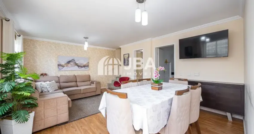 Amplo sobrado de 3 quartos à venda, com frente para a rua no capão da imbuia