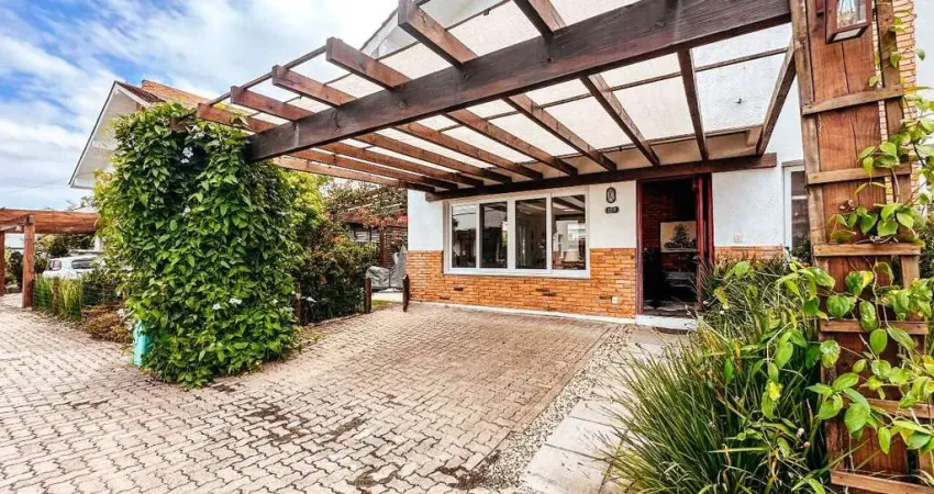 Sobrado à venda, 3 quartos, 1 suíte, 2 vagas, Condomínio Green Village - Xangri-Lá/RS