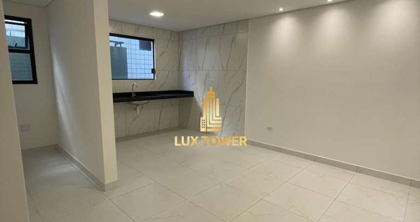 Casa Triplex com 80m2 Sendo 2 Quartos, 2 Suítes e Garagem c/Churrasqueira