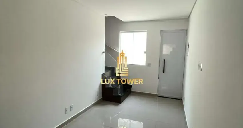Casa Sobrado de condomínio 62m2 c/ 2 Quartos 1 Suíte e Pequeno Quintal