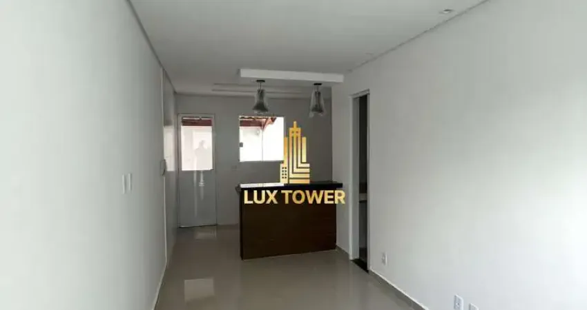 Casa Sobrado de condomínio 60m2 c/ 2 Quartos 1 Suíte e Pequeno Quintal
