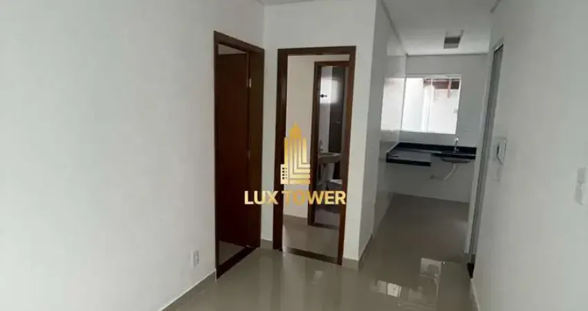 Casa Sobrado de condomínio 43m2 c/ 2 Quartos 1 Suíte e Pequeno Quintal