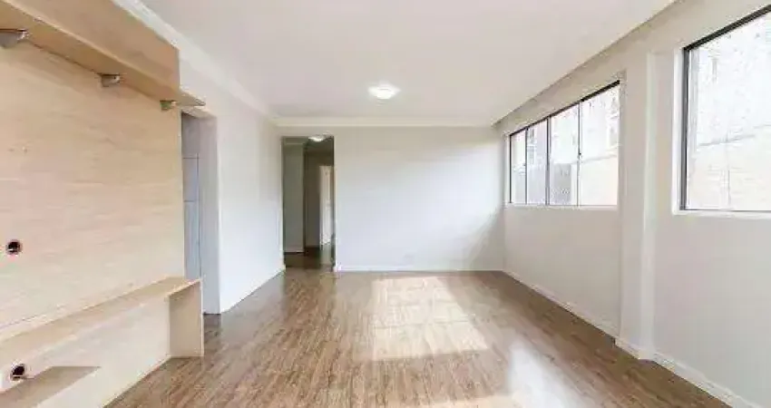 Otimo apartamento, no quarto andar, ensolarado e bem iluminado.