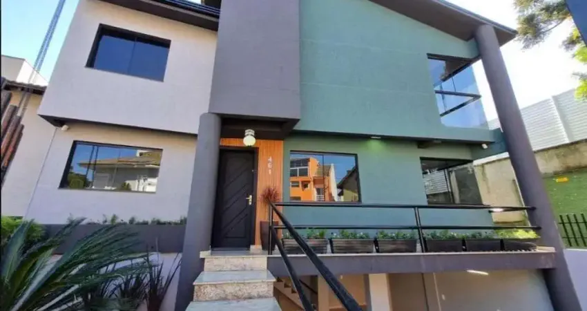 Linda casa toda reformada por aquitetos e acompanha projeto arquitetônico.