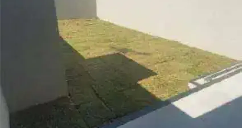 Sobrado no Xaxim com quintal na frente e fundos, próximo à Avenida David Tows