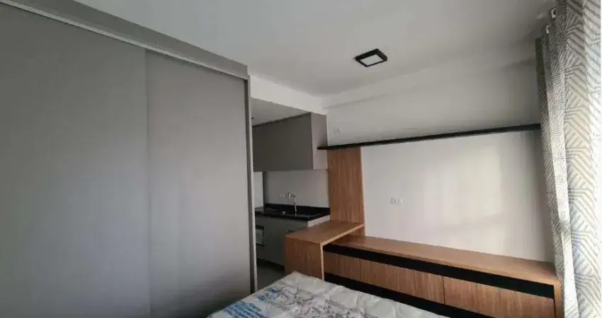 Studio com localização estratégica, próxima de uma ampla variedade de comércio.
