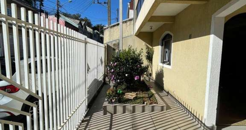 Situado na Rua David Tows, no Xaxim, com fácil acesso a comércios, supermercados, farmácias, escolas