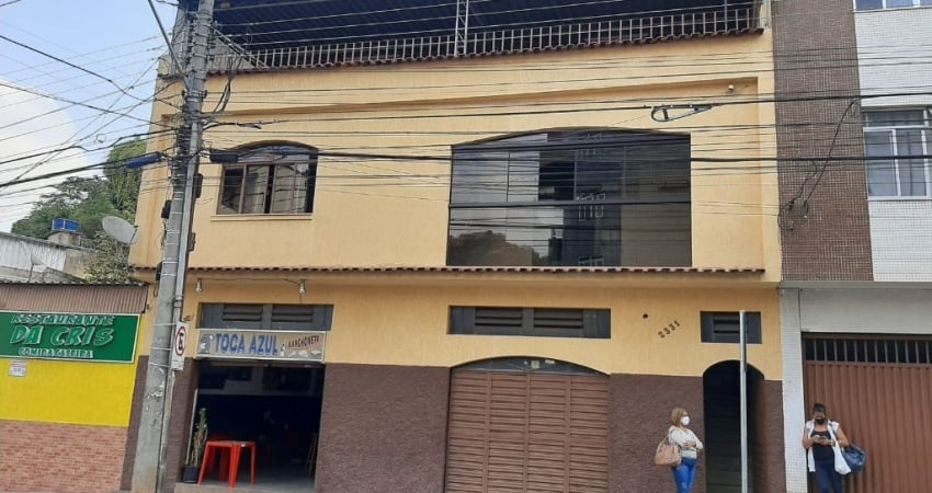 Casa espaçosa com terraço e ponto comercial (opcional) em rua plana no Progresso