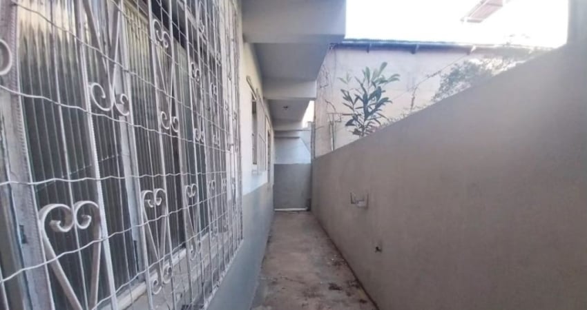 Apartamento térreo de 3 quartos grandes no Santa Terezinha com área externa e ótima localização!
