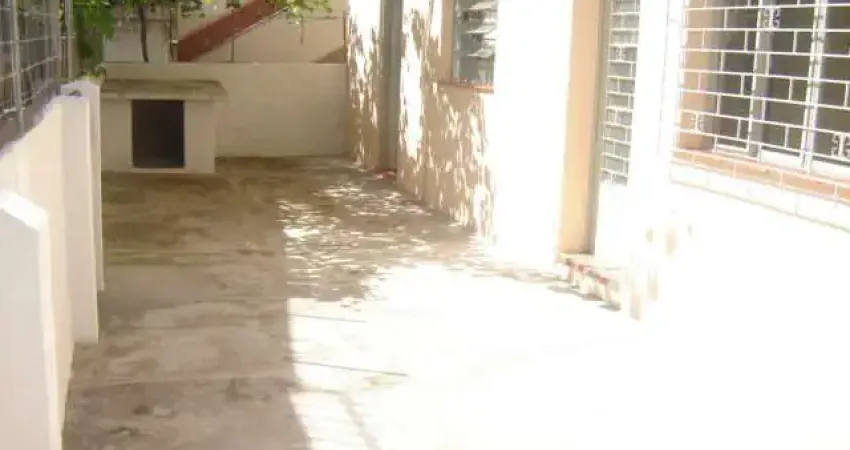 Casa com 1 quarto para alugar na Rua Allan Kardec, 310, Glória, Porto Alegre