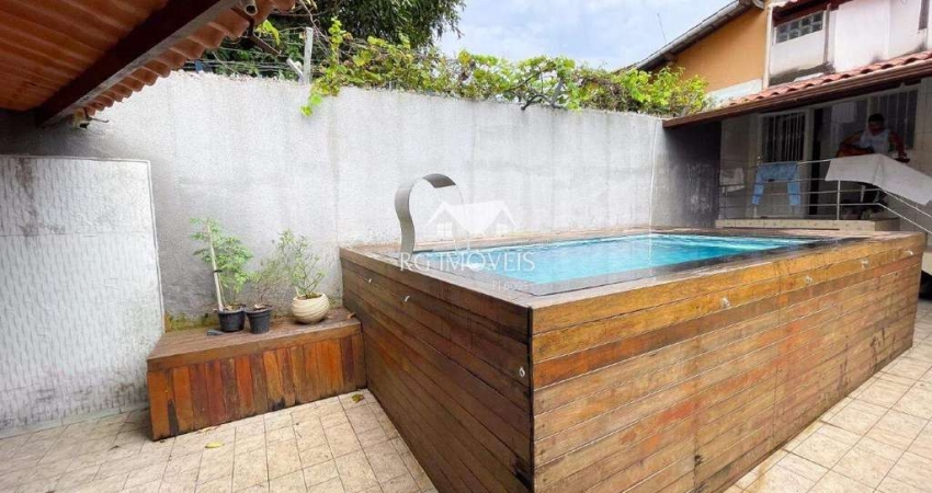 Casa com Piscina à Venda 03 Quartos, Suíte, 02 Vagas de Garagem no Bairro Diamante