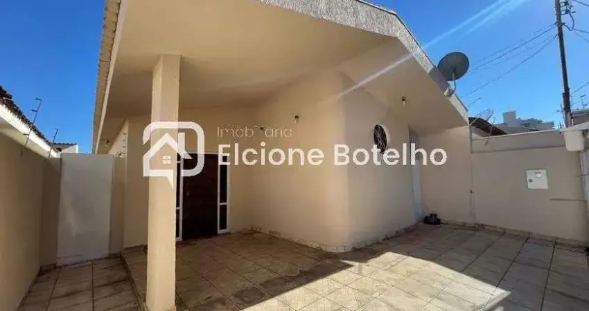 Casa para locação de aprox. 120 m², com 3 quartos, 1 suíte, no bairro Saraiva - Uberlândia - MG