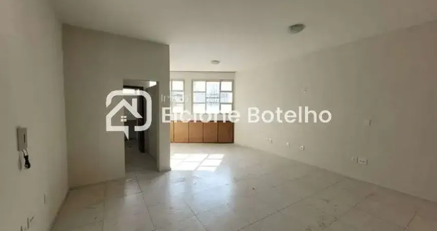 Sala para locação de aprox. 40 m², banheiro, no bairro Daniel Fonseca - Uberlândia - MG