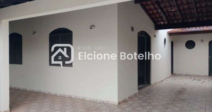 Casa para locação de aprox. 200 m², com 3 quartos, 1 suíte, no bairro Brasil - Uberlândia - MG