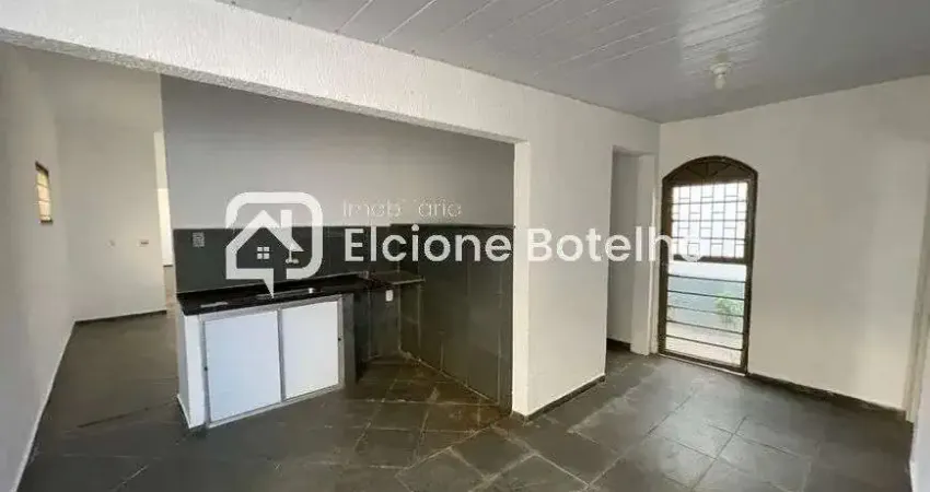 Casa para locação de aprox. 80 m², com 2 quartos, no bairro Martins - Uberlândia - MG