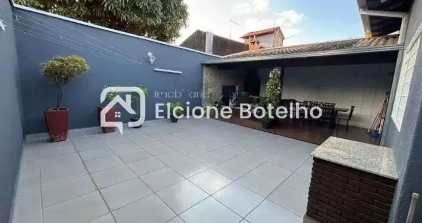 Casa mobiliada para locação de aprox. 175 m², com 3 quartos, no bairro Laranjeiras - Uberlândia - Mg