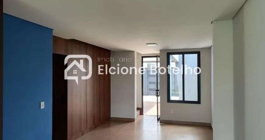 Casa para locação de aprox. 130 m², com 3 quartos, 1 suíte, no bairro Aclimação - Uberlândia - MG