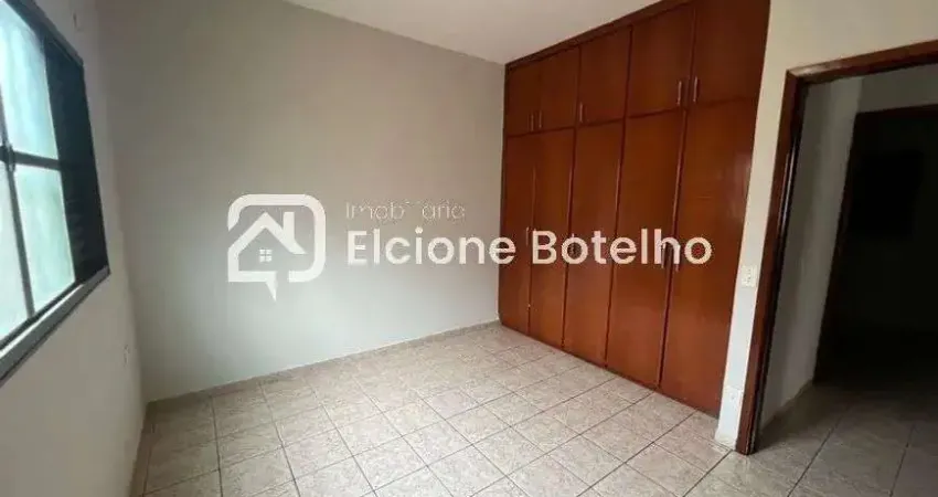 Casa para locação de aprox. 182 m², com 3 quartos no bairro Cidade Jardim - Uberlândia - MG