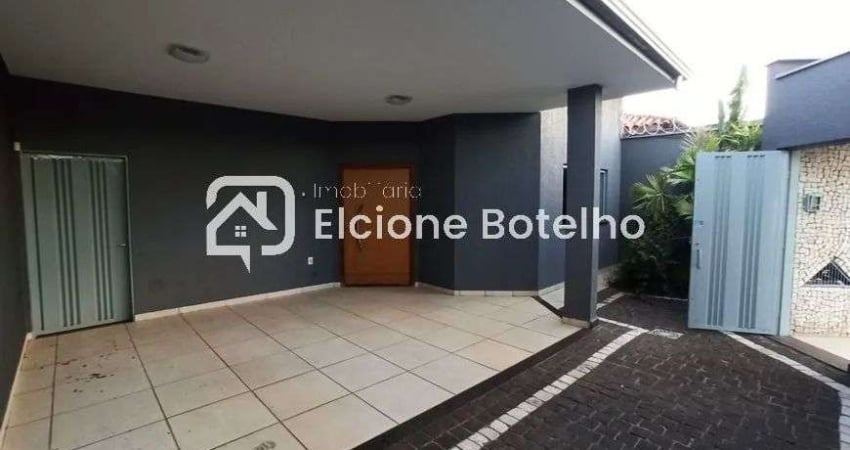 Casa para locação de aprox. 200 m², com 3 quartos, no bairro Cidade Jardim - Uberlândia - MG