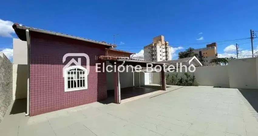 Casa para locação de aprox. 180 m², com 3 quartos, no bairro Santa Mônica - Uberlândia - MG