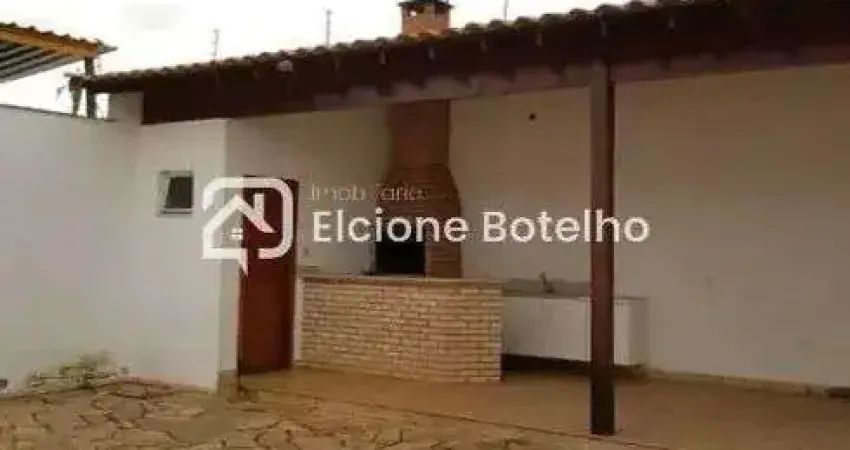Casa para locação de aprox. 280 m², com 3 quartos, no bairro Jardim Karaíba - Uberlândia - MG
