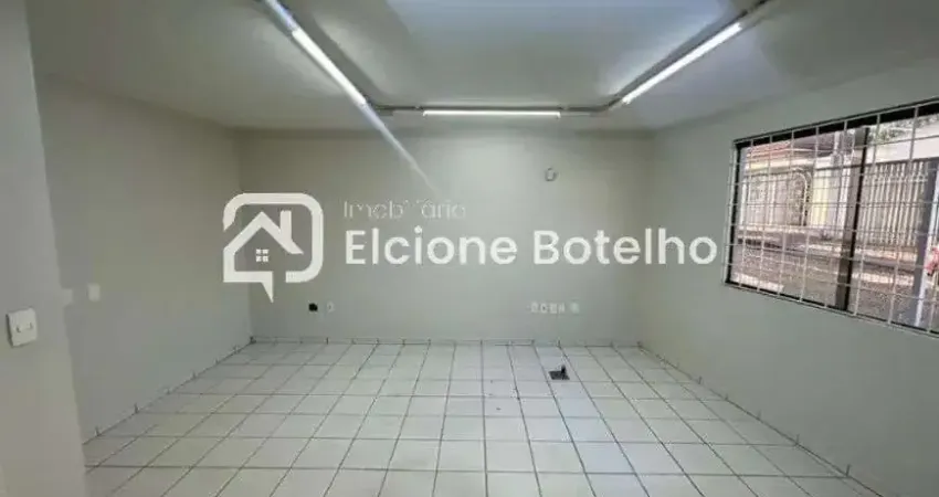 Casa comercial para locação de aprox. 120 m², com 5 salas, 3 banheiros, no Centro - Uberlândia - MG