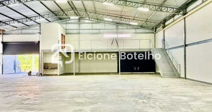 Galpão para locação de aprox. 1100 m², 4 banheiros, no bairro Laranjeiras - Uberlândia - MG