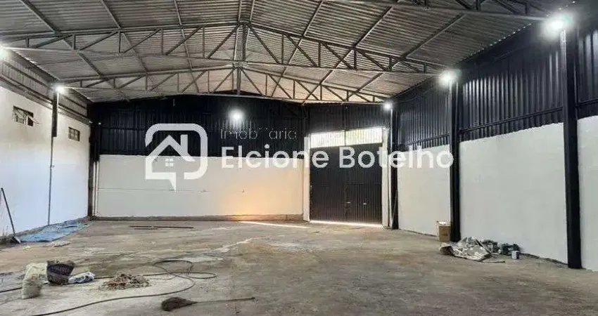 Galpão para locação de aprox. 594 m², portão para caminhão, no bairro Santa Rosa - Uberlândia - MG