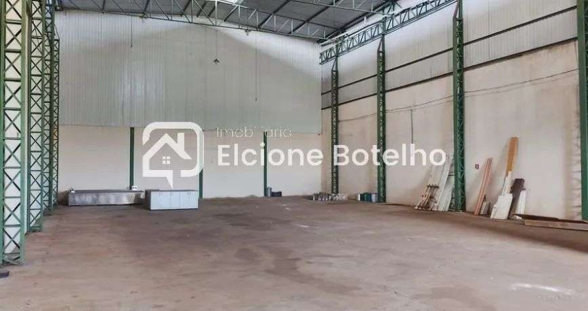 Galpão para locação de aprox. 600 m², pé direito de 8 metros, no bairro Novo Mundo - Uberlândia - MG