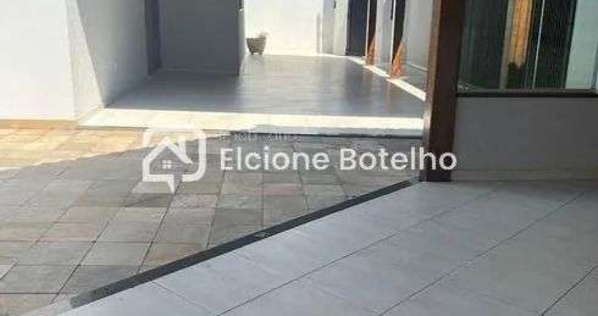 Casa para locação de aprox. 200m², 4 quartos, 1 suíte, piscina, Alto Umuarama - Uberlândia - MG