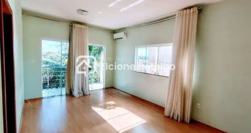 Casa sobrado para locação de aprox. 420 m², com 7 quartos, no Jardim Karaíba - Uberlândia - MG