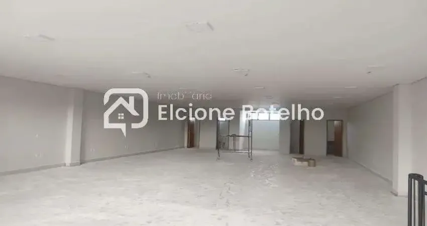 Cômodo comercial para locação de aprox. 200 m², com elevador, no Centro - Uberlândia - MG