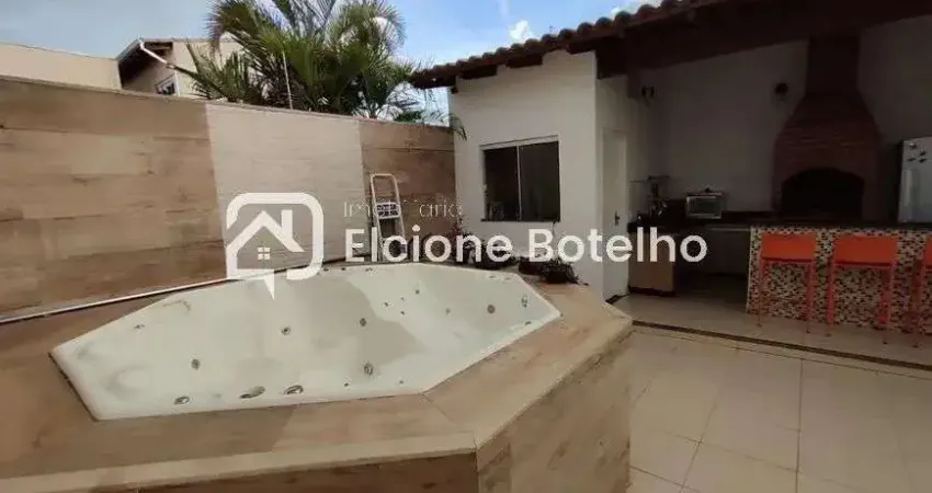 Casa sobrado para locação de aprox. 290 m², com 4 quartos, no bairro Jardim Europa - Uberlândia - MG