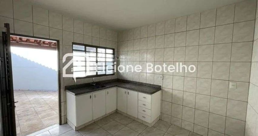 Casa para locação de aprox. 140 m², com 4 quartos, no bairro Vigilato Pereira - Uberlândia - MG