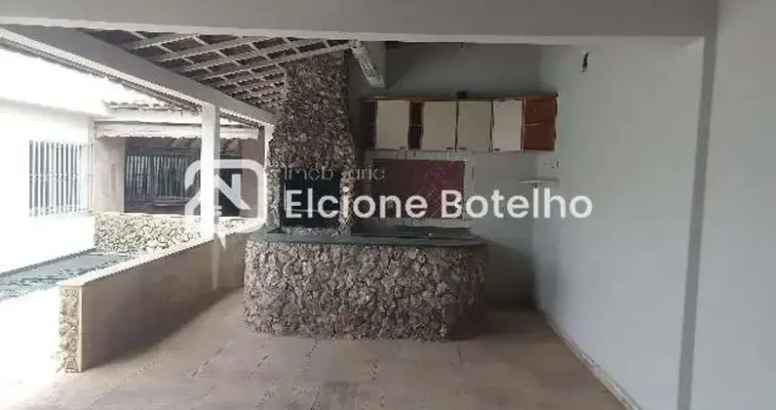 Casa comercial para locação de aprox. 300 m², com 5 quartos, no bairro Brasil - Uberlândia - MG