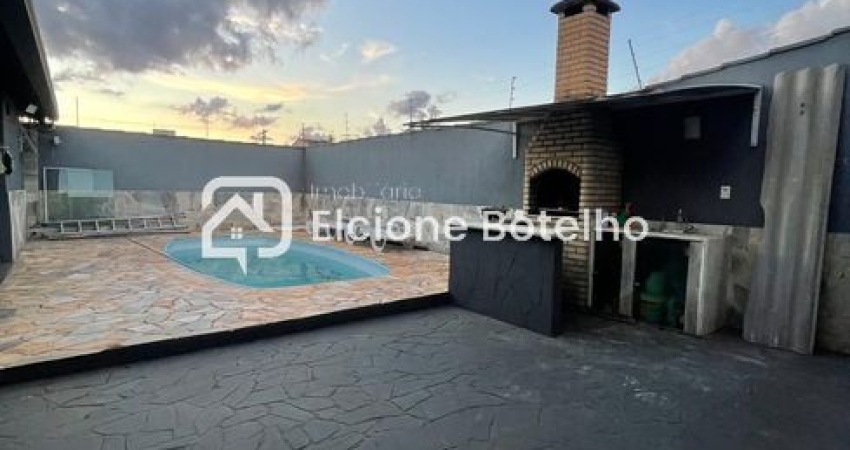 Casa para locação de aprox. 150 m², com 3 quartos, 1 suíte, no bairro Santa Mônica - Uberlândia - MG