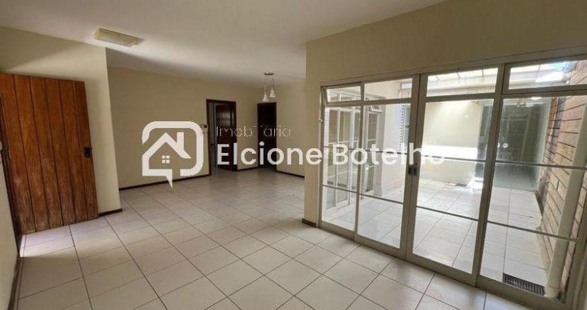 Casa para locação de aprox. 280 m², com 3 quartos, no bairro Daniel Fonseca - Uberlândia - MG
