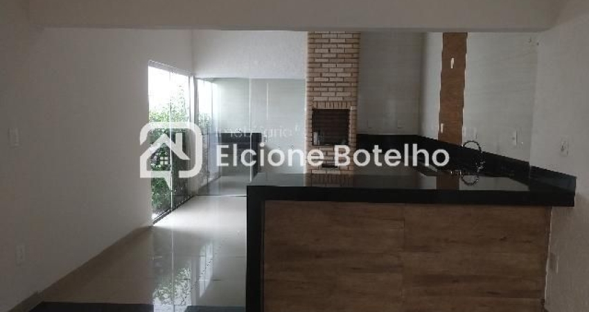 Casa para locação de aprox. 250 m², com 3 quartos, 1 suíte, no bairro Santa Rosa - Uberlândia - MG