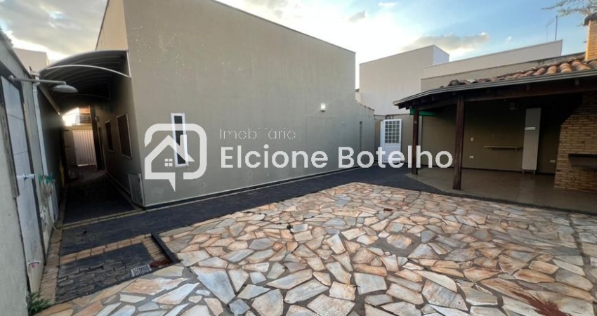 Casa de condomínio para locação de aprox. 190 m², com 3 quartos, no bairro Jardim Inconfidência