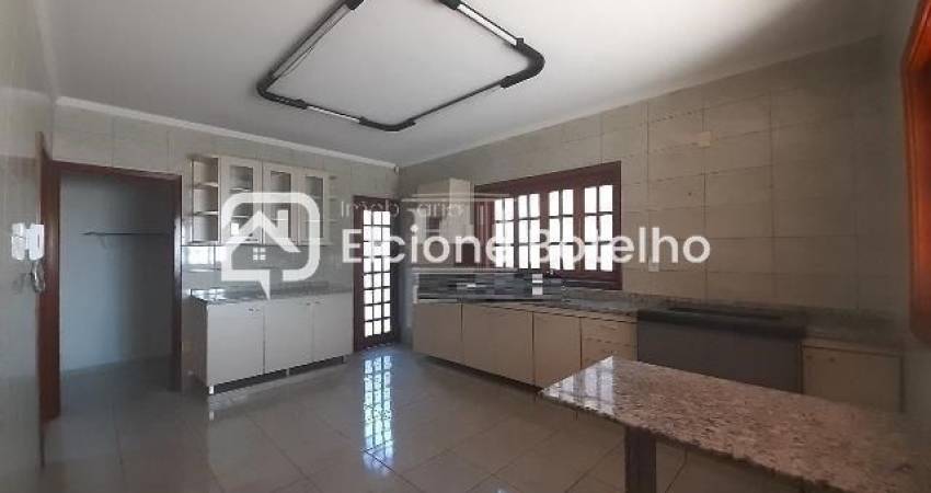 Casa para locação de aprox. 200 m², com 4 quartos, 1 suíte, no bairro Umuarama - Uberlândia - MG