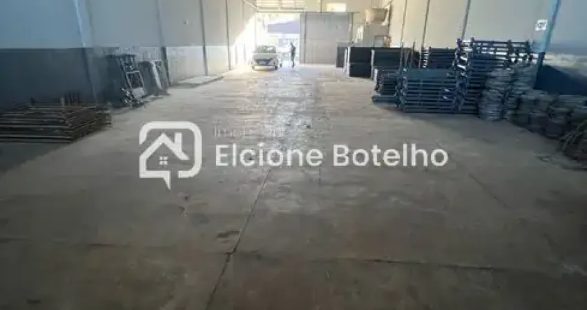 Barracão comercial para locação de aprox. 880 m², no bairro Presidente Roosevelt - Uberlândia - MG