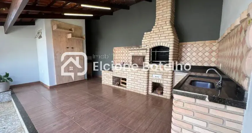 Casa para locação de aprox. 170 m², com 3 quartos, 1 suíte, no bairro Laranjeiras - Uberlândia - MG