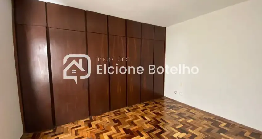Casa para locação de aprox. 240 m², com 4 quartos, no bairro Santa Mônica - Uberlândia - MG