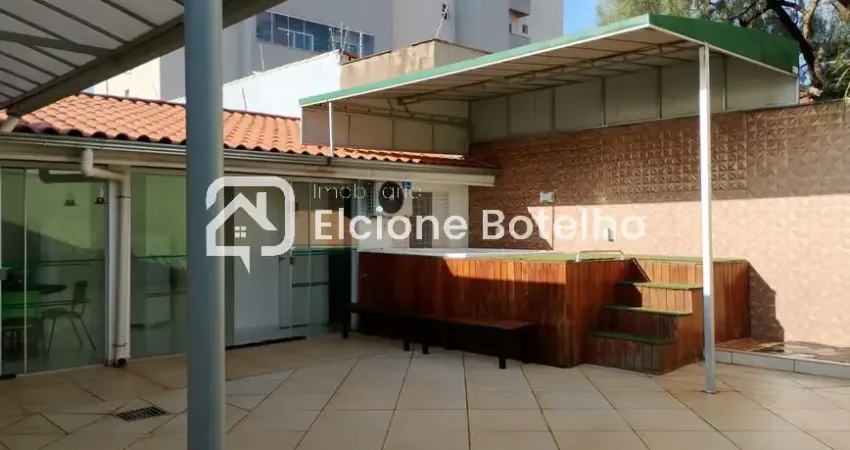Casa para locação de aprox. 180 m², com 3 quartos, 1 suíte, no bairro Santa Mônica - Uberlândia - MG