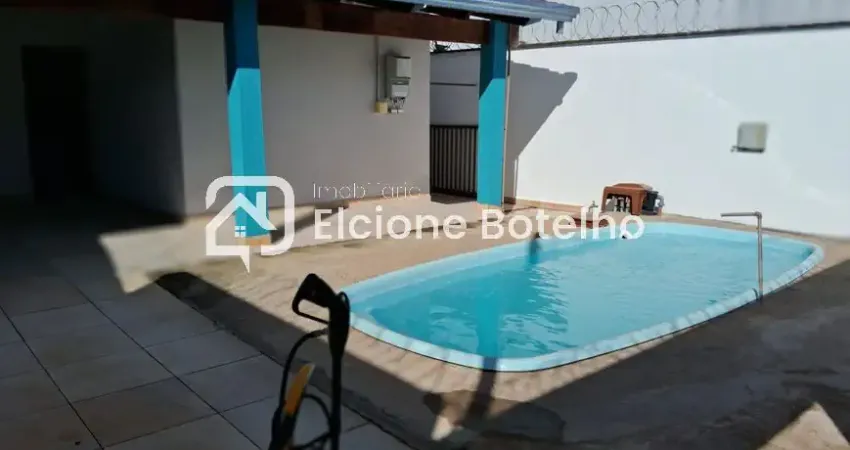 Casa para venda de aprox. 170 m², com 3 quartos, 1 suíte, no bairro Laranjeiras - Uberlândia - MG