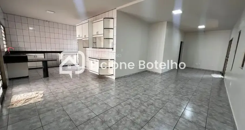Casa para locação de aprox. 250 m², com 3 quartos, 1 suíte, no bairro Santa Mônica - Uberlândia - MG