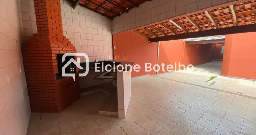 Casa para locação de aprox. 243 m², com 4 quartos, 2 suítes, no bairro Tubalina - Uberlândia - MG