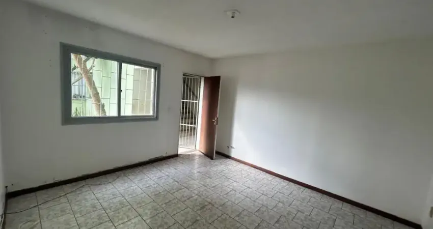 More no Térreo! Apartamento com 02 dormitórios e  Excelente Localização